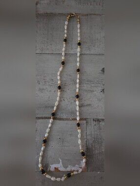 Vintage Elegant Freshwater Pearl Necklace with Black Accent Beads